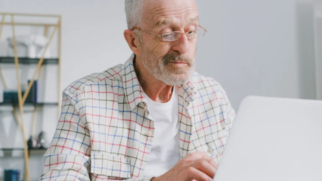 Language Learning to Delay Memory Loss