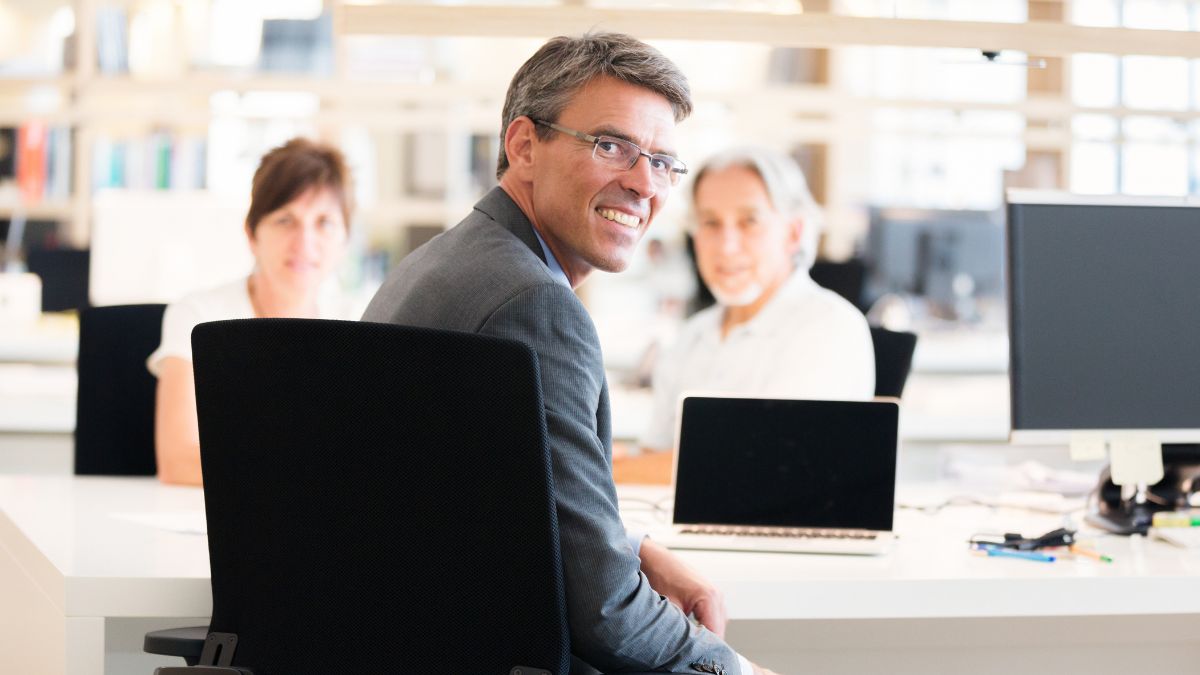 I'm A Retirement Advisor: Here's What I Tell Every Client At 62