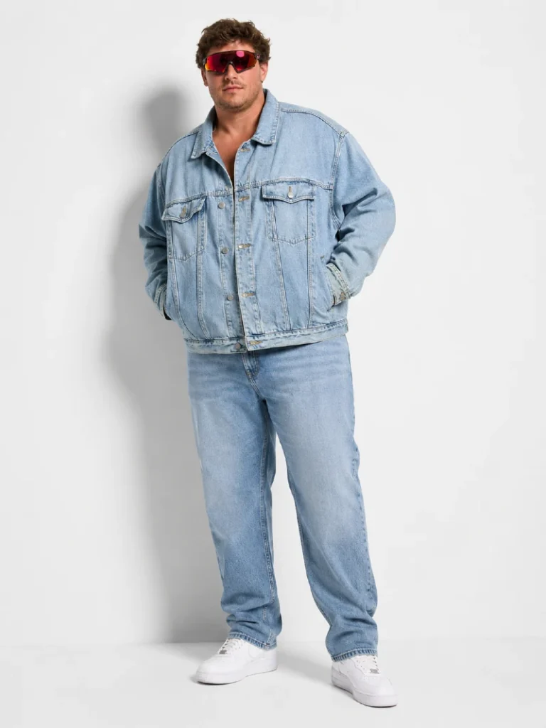 14. Oversized Light Denim Set With White Sneakers
