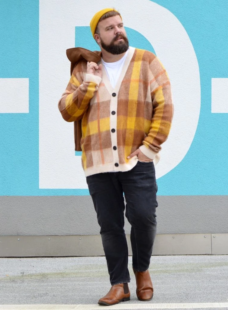 9. Cozy Plaid Cardigan With Dark Jeans