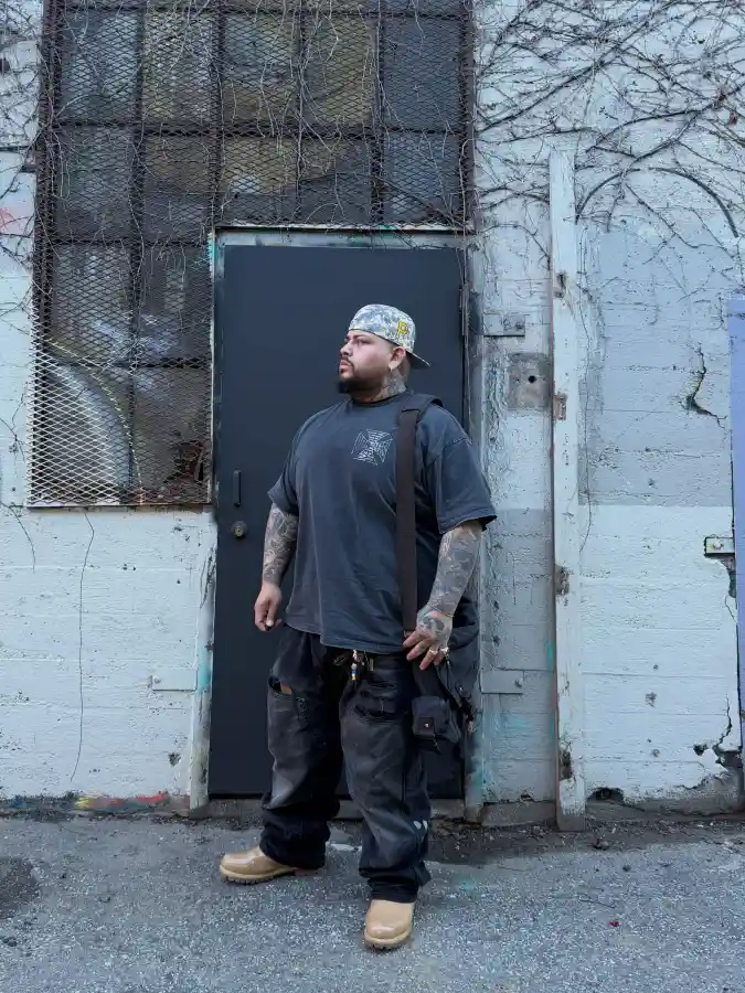 Baggy Streetwear in Monotone