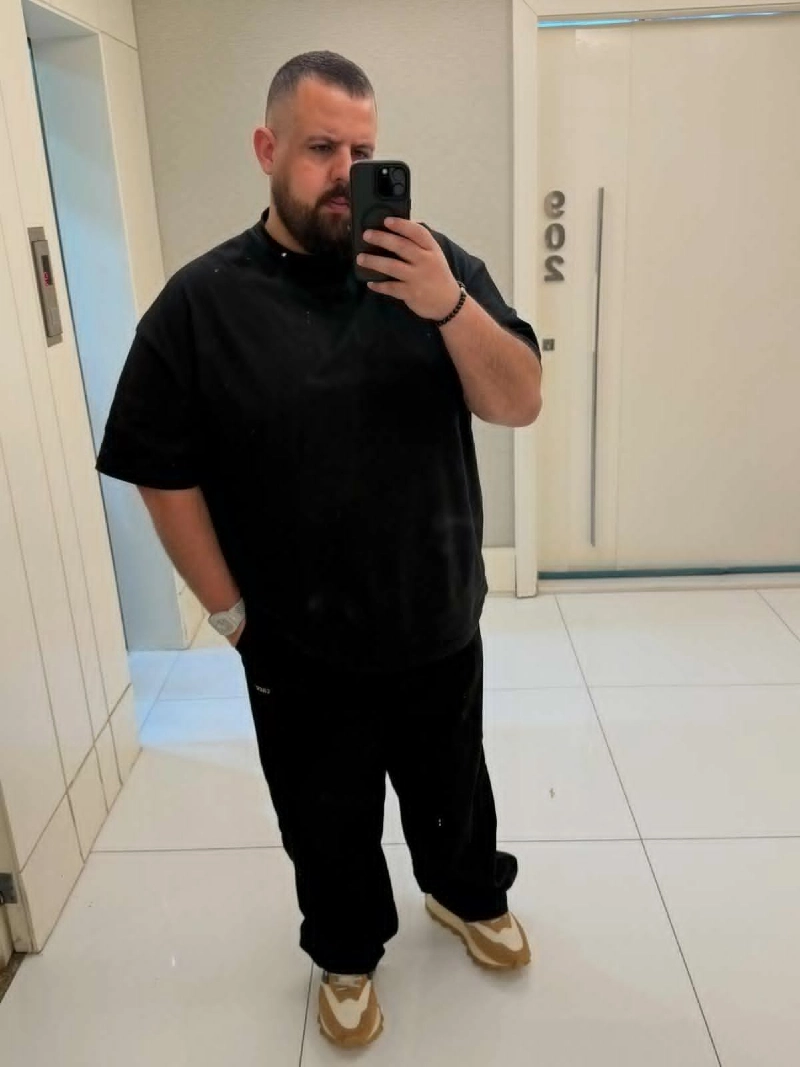 Black Oversized T-Shirt With Black Baggy Pants and Tan Sneakers