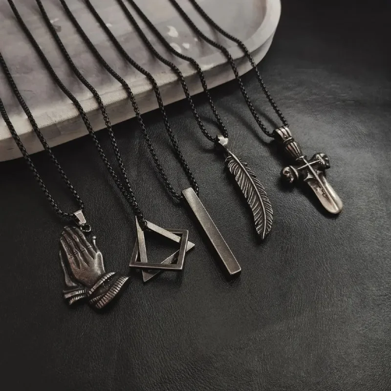 Black Pendant Necklaces