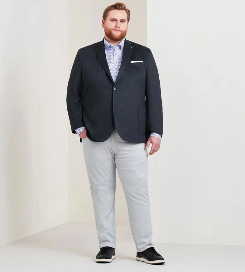 Minimalist Corner Styling For Relaxed Groom Prep