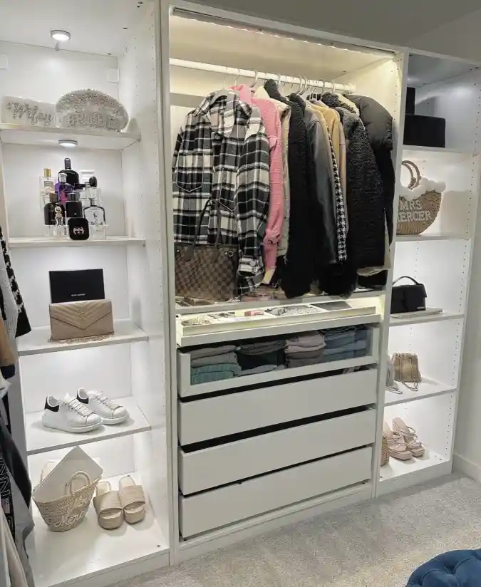 Multi-Seasonal Capsule Wardrobe