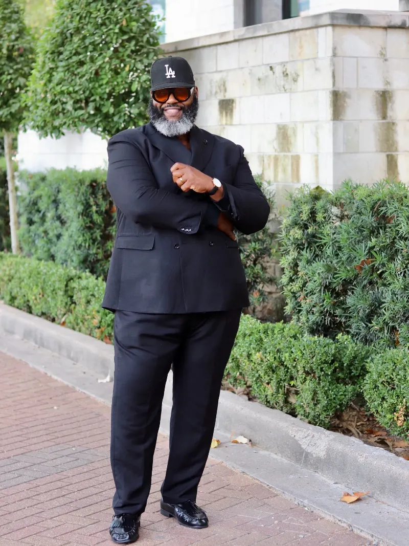 Sharp Double-Breasted Tailoring