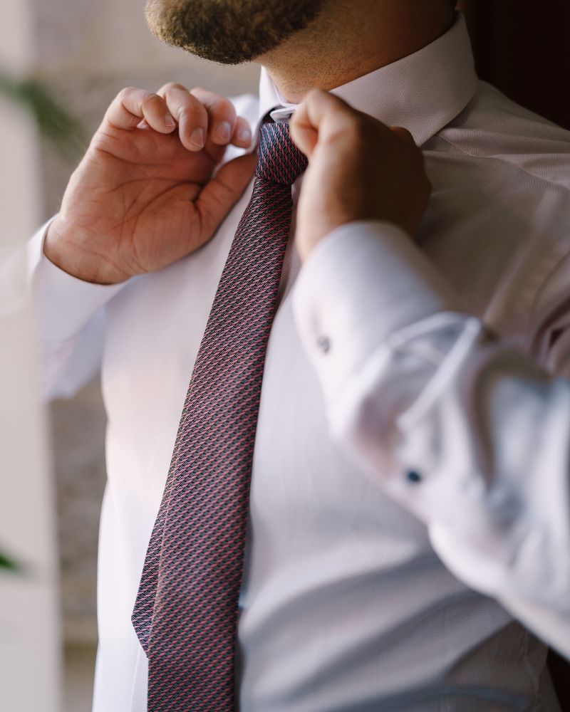 Shirt Collar Style and Tie Width That Balance a Larger Neck and Chest