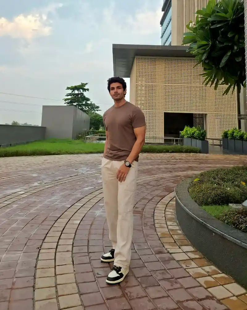 T-Shirt and Cargo Trousers