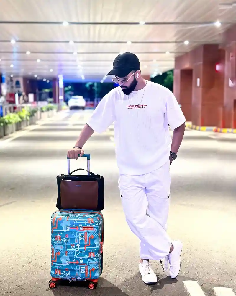 Textured White T-Shirt and White Cargo Pants