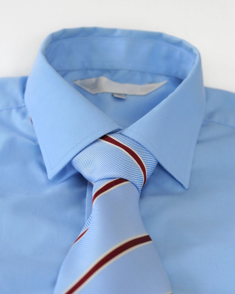 The Four Collar Styles That Actually Work for Short Necks — And Exactly Why