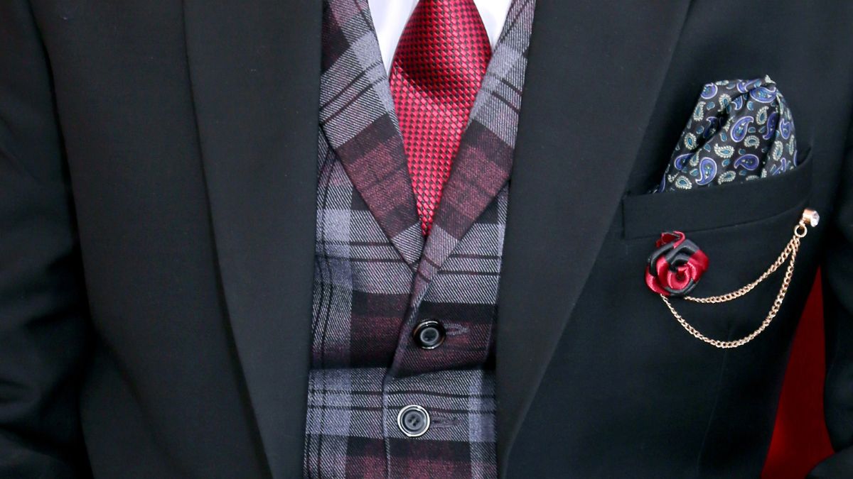 The Tie, Pocket Square, and Lapel Pin: Which One to Wear Based on the Wedding Type