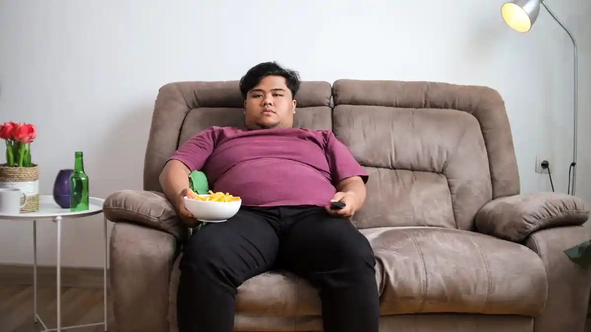 What Good Posture Actually Looks Like on a Bigger Frame (It's Not a Military Stance)