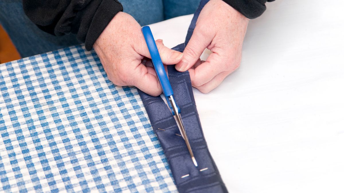 What to Look for on the Shirt Itself Hem Style, Fabric, and Cut