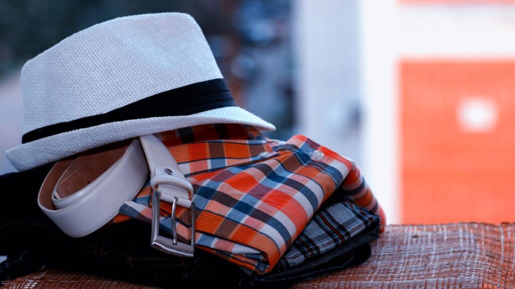 Why 5 Tops and 3 Bottoms Cover Every Outfit Combination for 7 Days